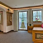 Loiplstüberl Aparthotel 4*