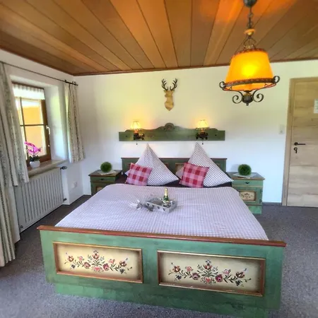 Loiplstueberl Aparthotel 3*