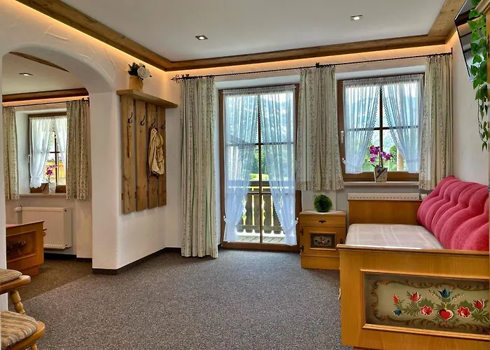 Loiplstüberl Aparthotel 4*